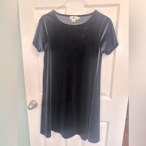 Women’s Vineyard Vine’s Navy Velvet Dress Size Small